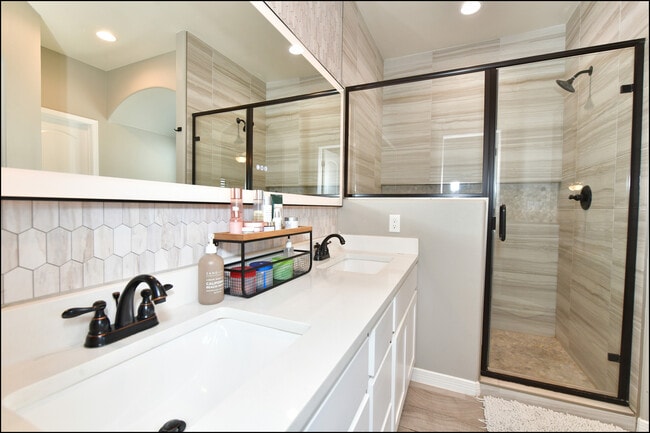 Building Photo - 13187 Borwick Rd