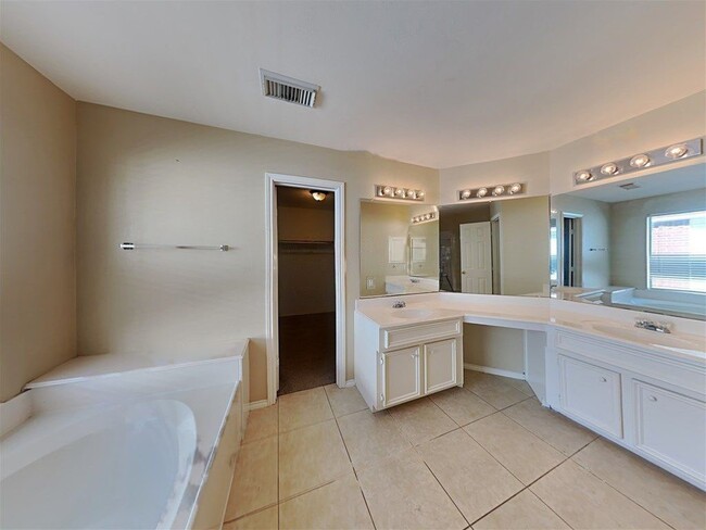 Building Photo - 2718 Eros Ln