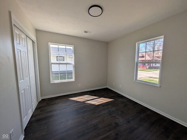 Building Photo - 451 W 26th St