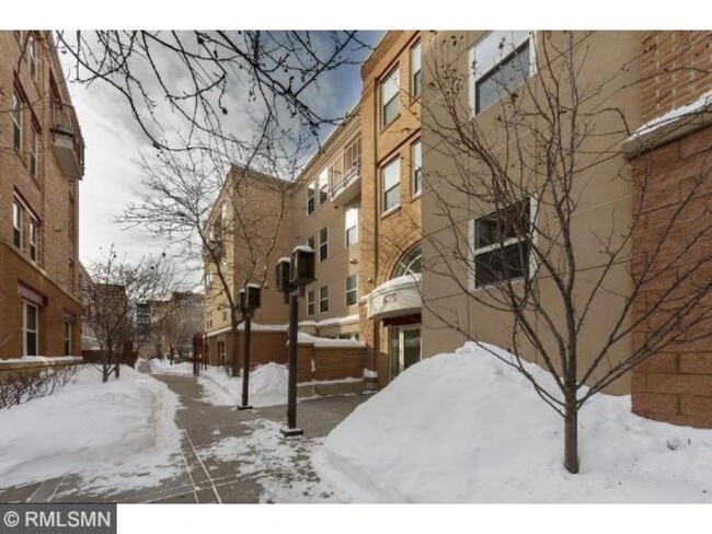 Building Photo - 675 N 1st St