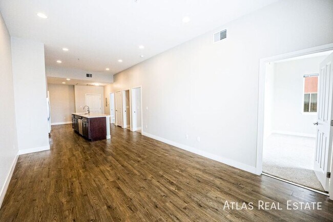 Building Photo - 2905 W 25th Ave