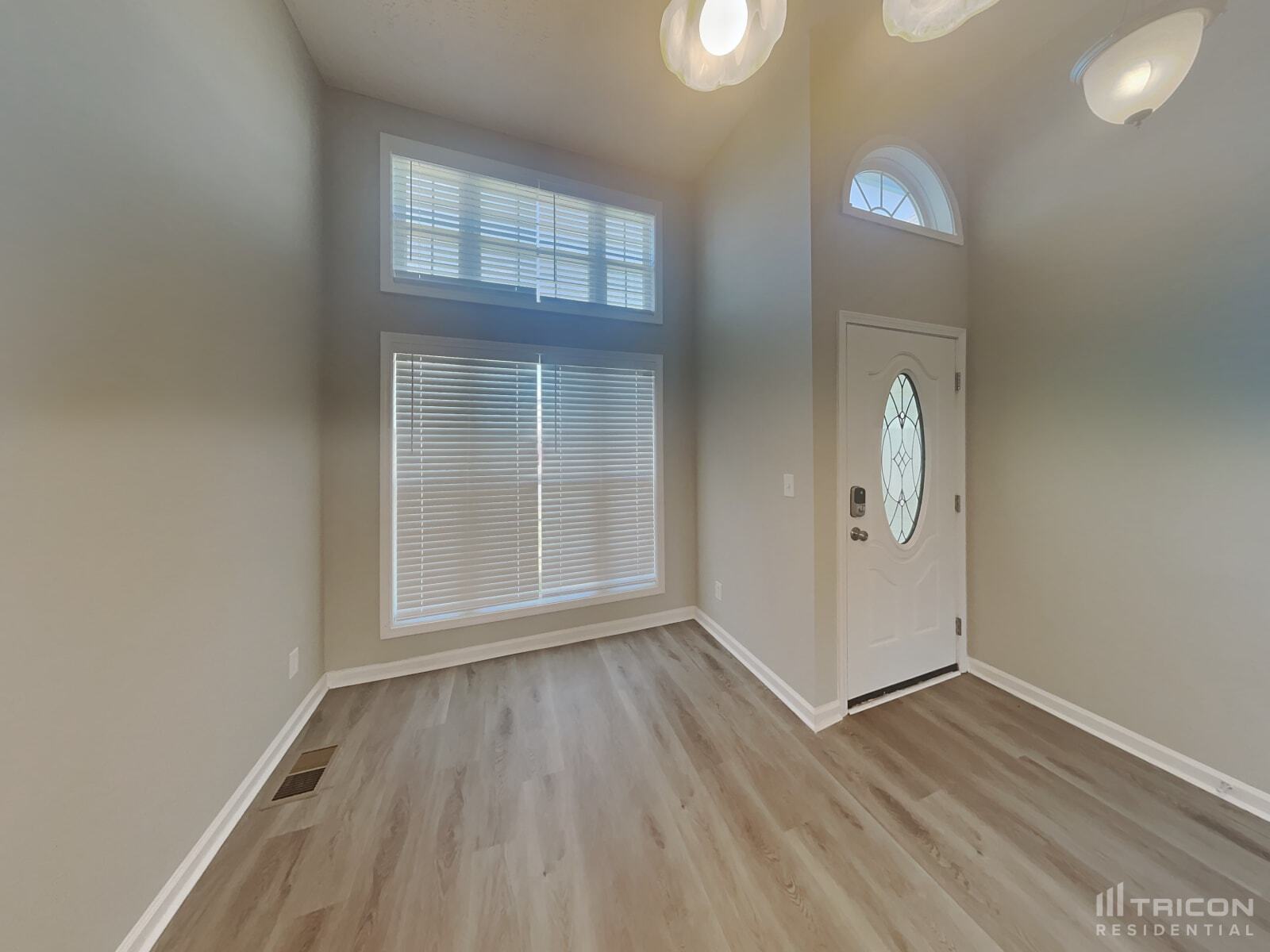 Building Photo - 3641 Aurora Dr