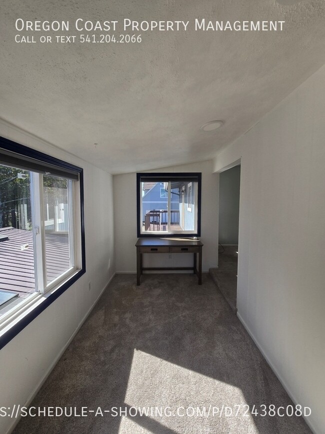 Building Photo - 2826 NW Oar Ave