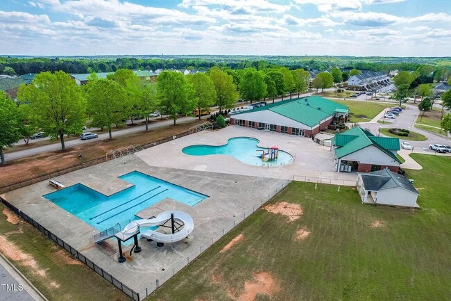 Building Photo - Sought After Riverwood Townhome!