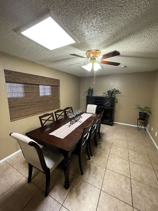 Building Photo - 4705 Pso Del Rico