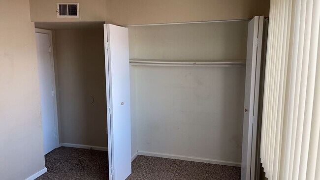 Building Photo - Condo in HALLCRAFT VILLAS EAST