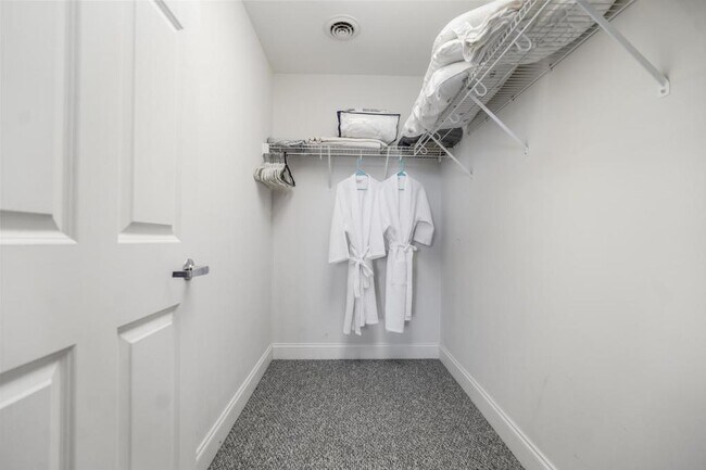 Building Photo - 210 Raceday Center Dr