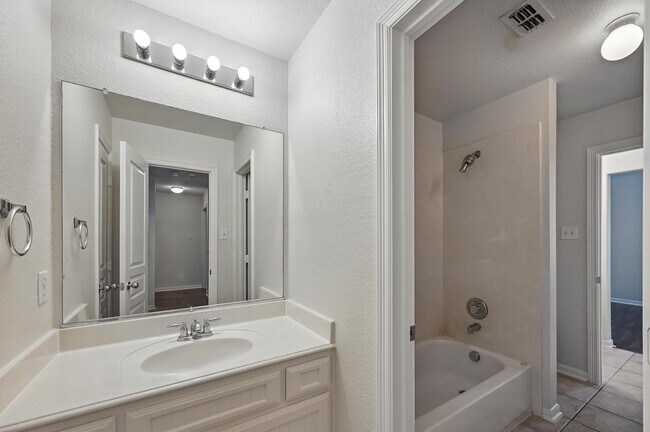 Building Photo - 14743 Daneway Dr