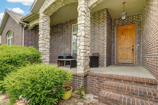 Building Photo - Stunning 4 Bedroom house for rent in Roger...