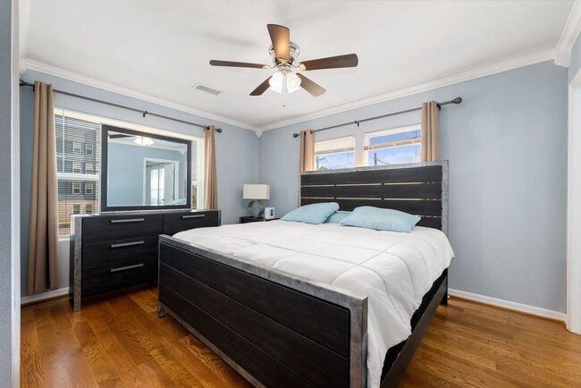 Building Photo - 2116 Live Oak St