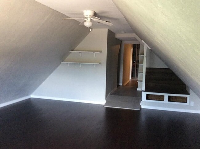 Building Photo - 3035 Mosby Dr