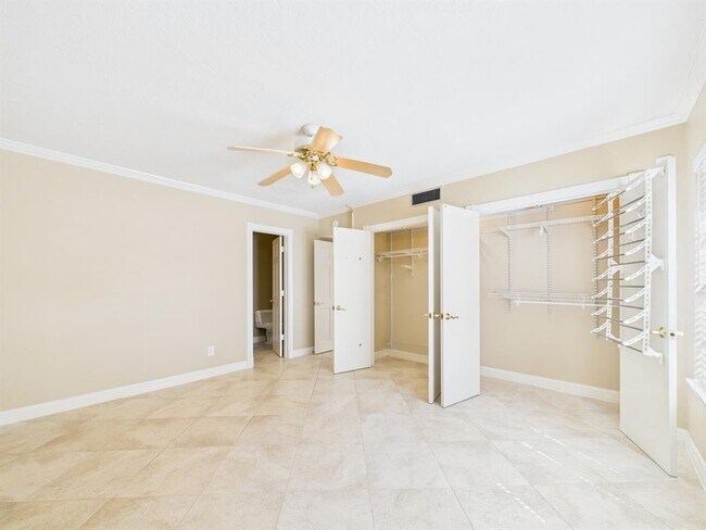 Building Photo - 2824 Briarhurst Dr