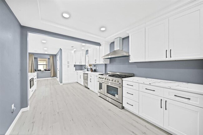 Building Photo - 5215 Trail Lake Dr