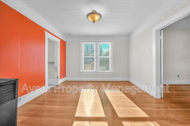 Building Photo - 3028 N Williams Ave