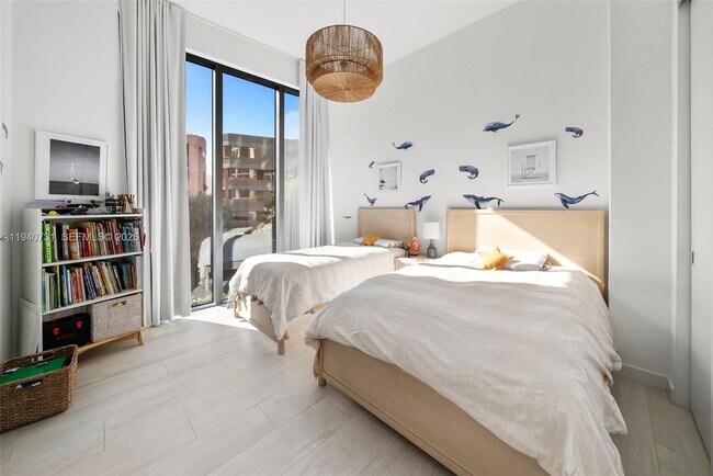 Building Photo - 2831 S Bayshore Dr