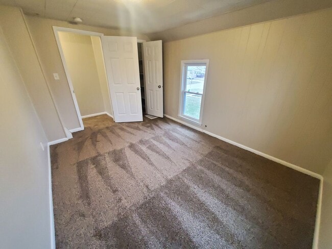 Building Photo - 4 Bedroom, 1 Bathroom home just South of Downtown!