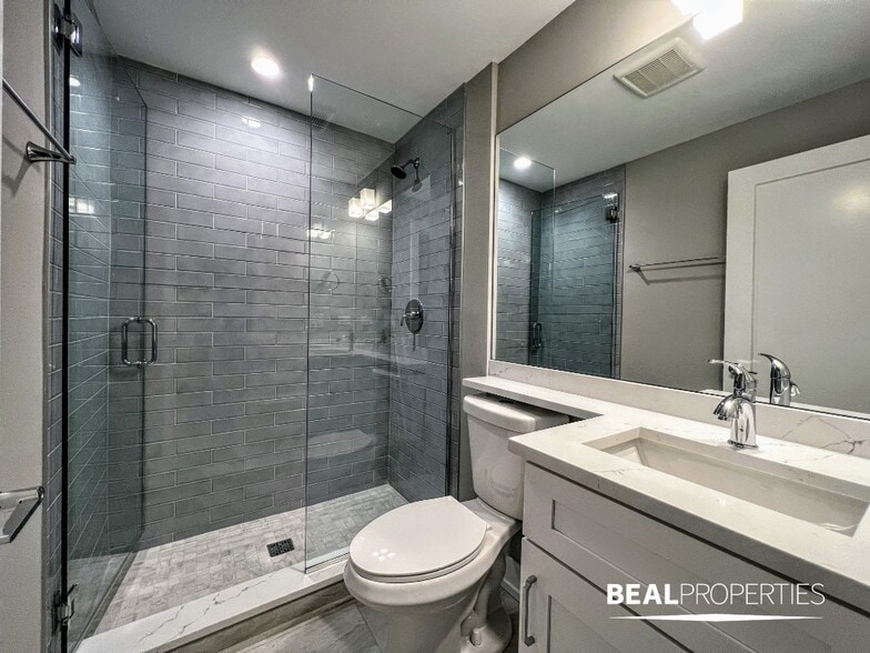 Building Photo - 3935 N Janssen Ave