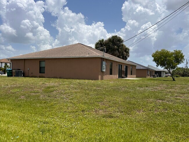 Building Photo - 618 SE 13th Ave