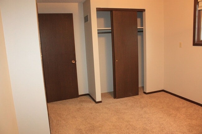 Building Photo - Zentals (1007 1/2 Monroe St; Pella)