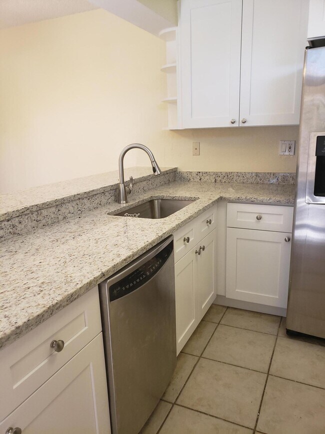 Building Photo - 8177 Severn Dr