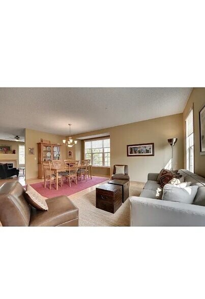 Building Photo - 15524 Lilac Dr