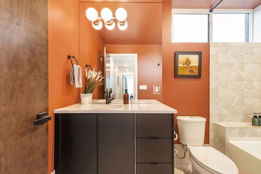 Building Photo - 905 17th Ave