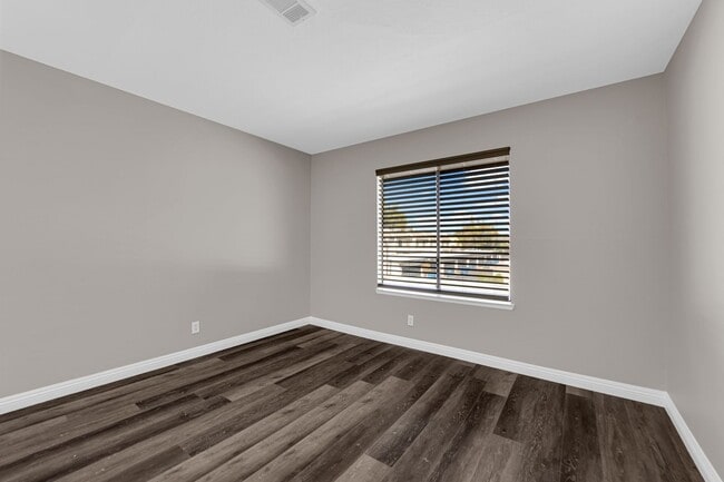 Building Photo - Charming 3 Bedroom ,2 bathroom in Paradise...