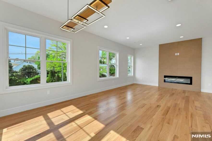 Building Photo - 30 Centre St