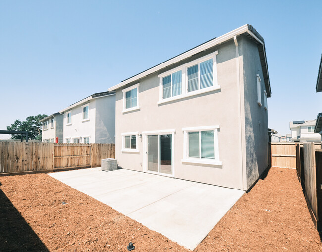 Building Photo - 2129 Shady Tree Cir