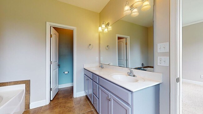 Building Photo - 4 Bedroom Home in Carolina Plantations!