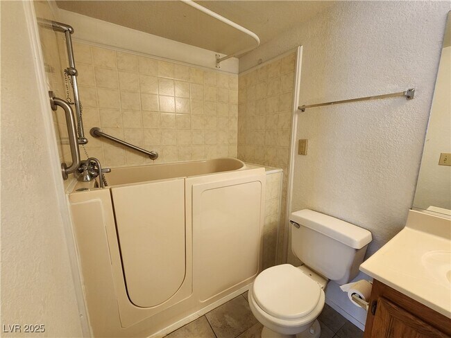 Building Photo - 1412 Oak Rock Dr