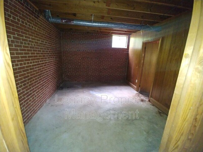 Building Photo - 2712 Woodbury Dr