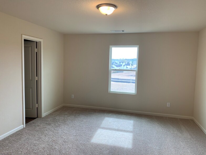 Building Photo - 821 Independence Ave