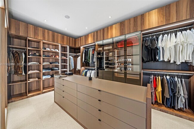 Building Photo - 4585 Nautilus Dr