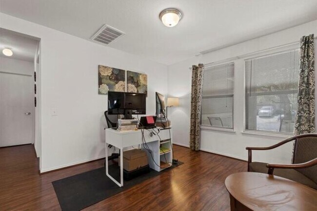 Building Photo - 4515 Cottonwood St
