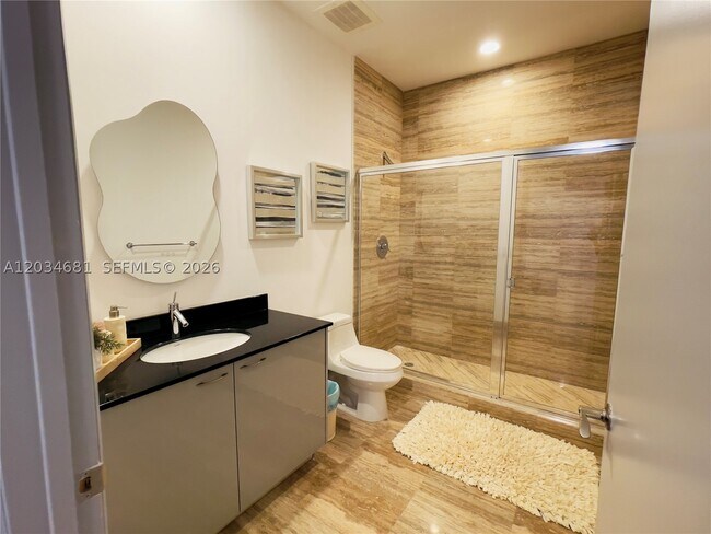 Building Photo - 16001 Collins Ave