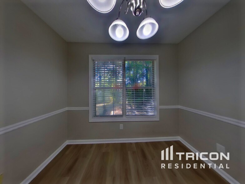 Building Photo - 520 Sarah's Ln