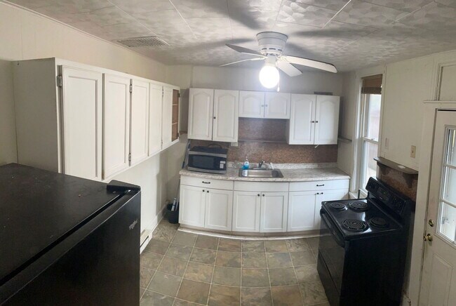 Building Photo - 855 Lancaster Ave