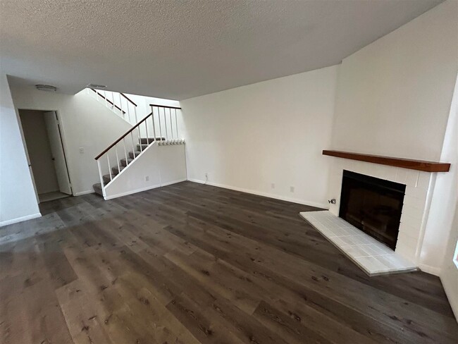 Building Photo - 2 story - 2 Bedroom, 1.5 baths Condo for r...