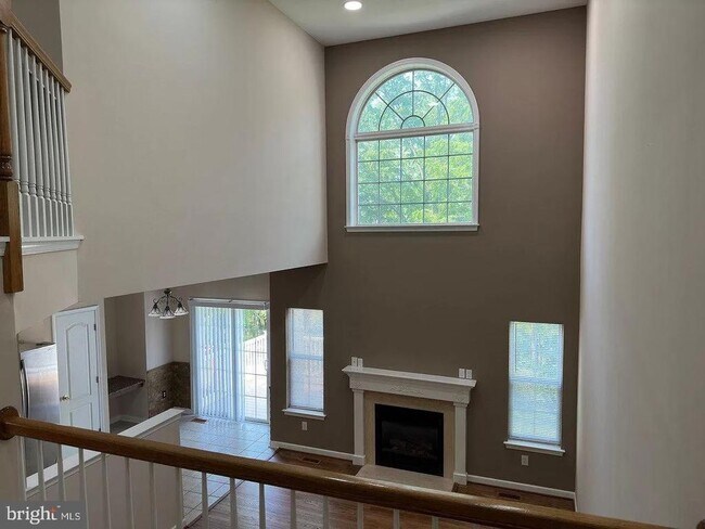 Building Photo - 4624 Old Oak Rd