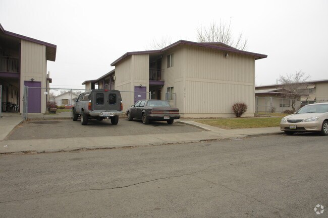 Building Photo - Meadows Apartments