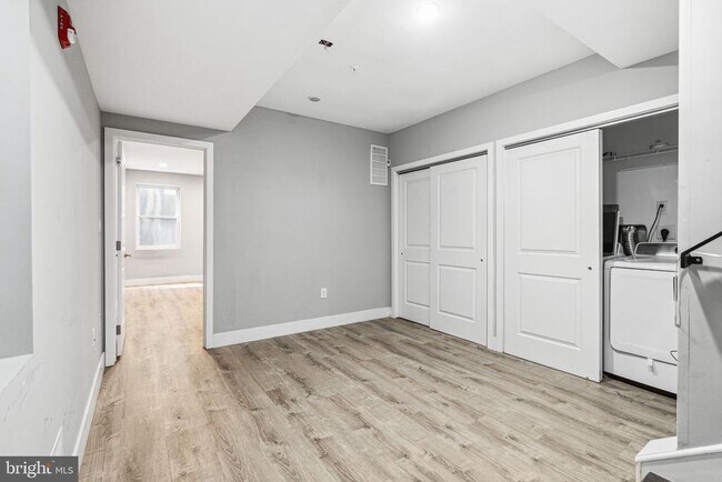 Building Photo - 912 N 16th St