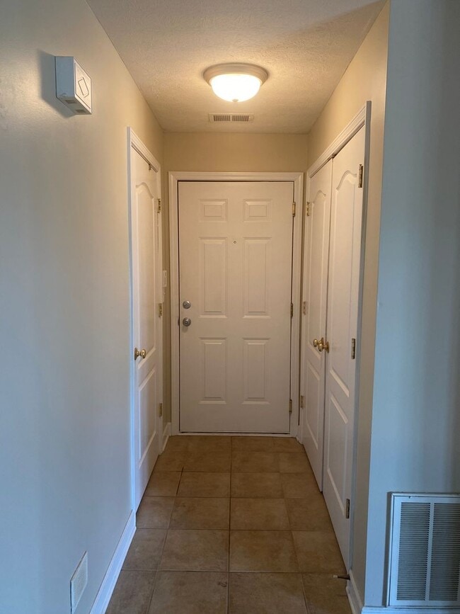 Building Photo - 2 bedroom/ 2 bath Woods of St Andrews condo available for rent in 40214 -  $1,200/month