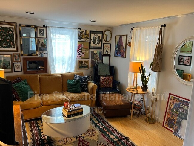 Building Photo - 285 1/2 Weaver Street