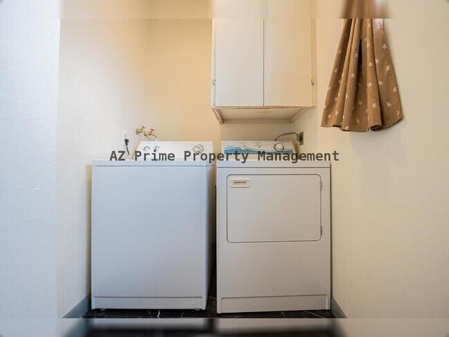Building Photo - 4710 N 10th Pl