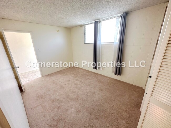 Building Photo - 2873 S King St