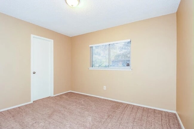 Building Photo - 4969 Briar Oaks Ln
