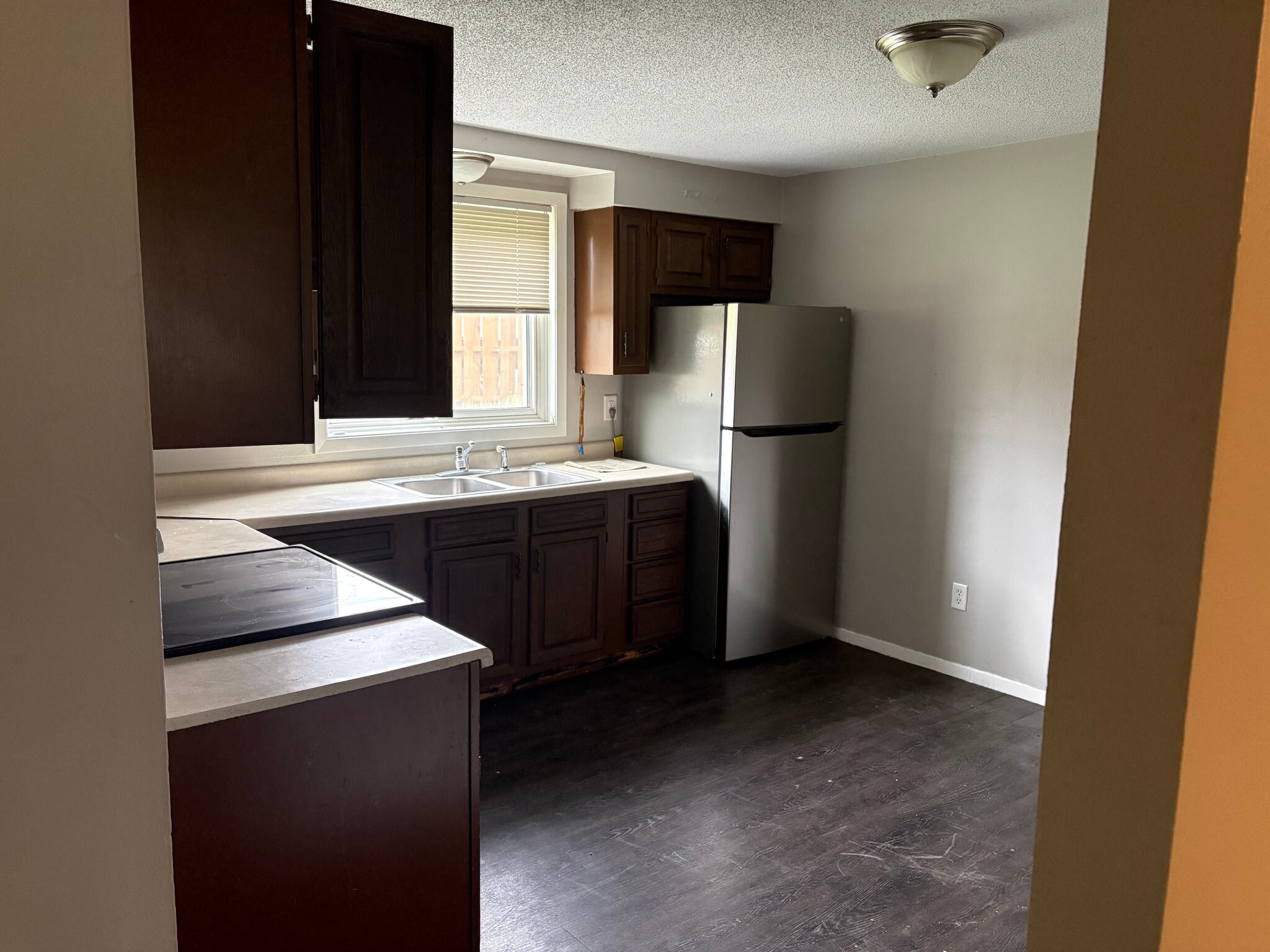 Building Photo - 302 Maple Ln