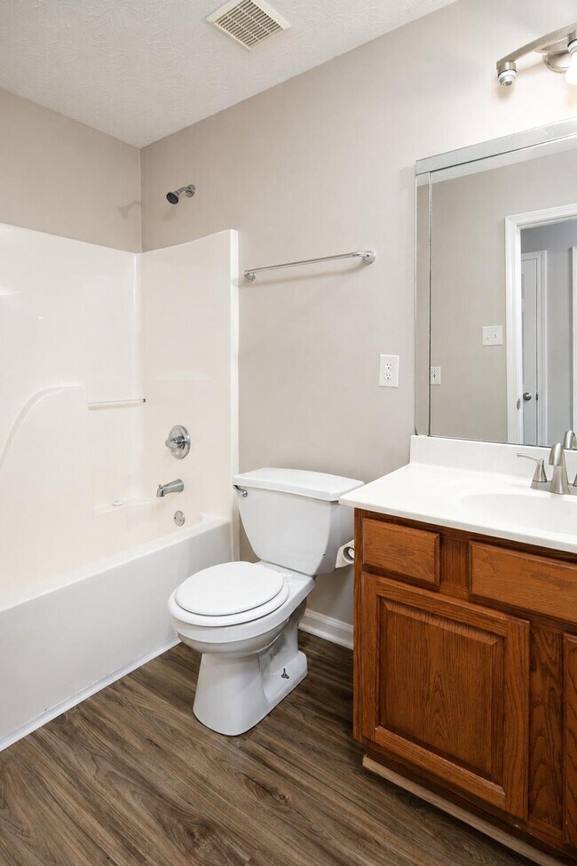 Building Photo - 565 Wellington Gardens Dr