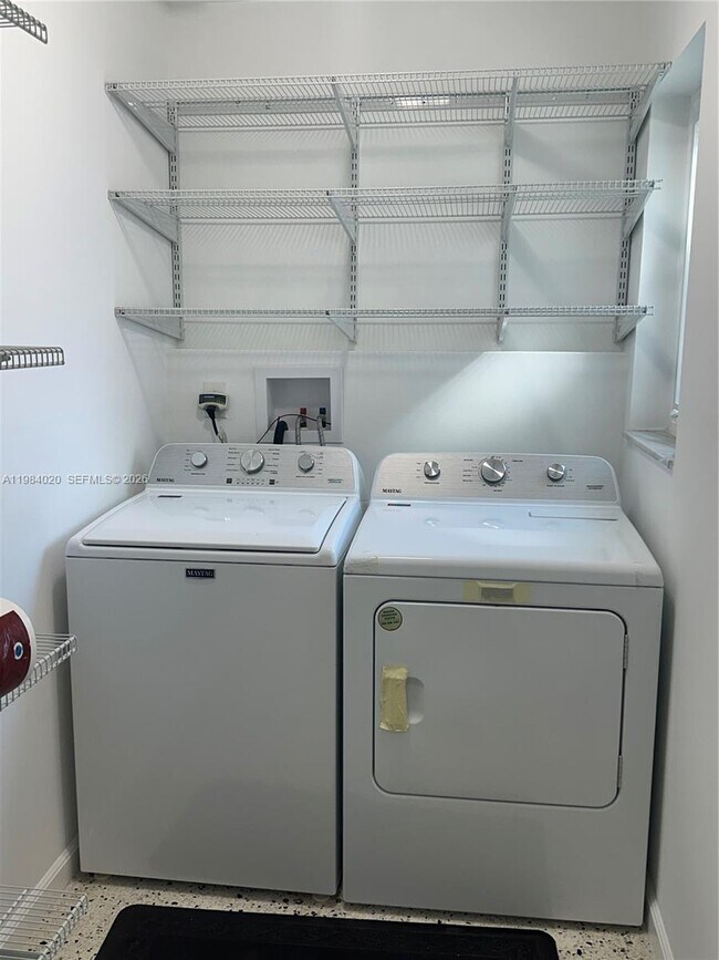 Building Photo - 3554 SW 13th Terrace